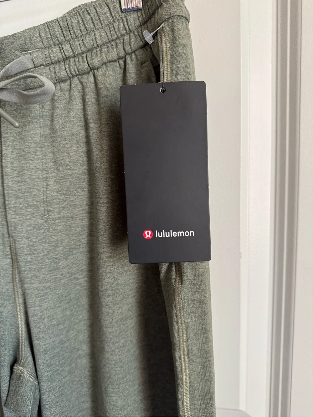NWT Lululemon Soft Jersey Classic-Fit Pant Regular Heathered Green XS